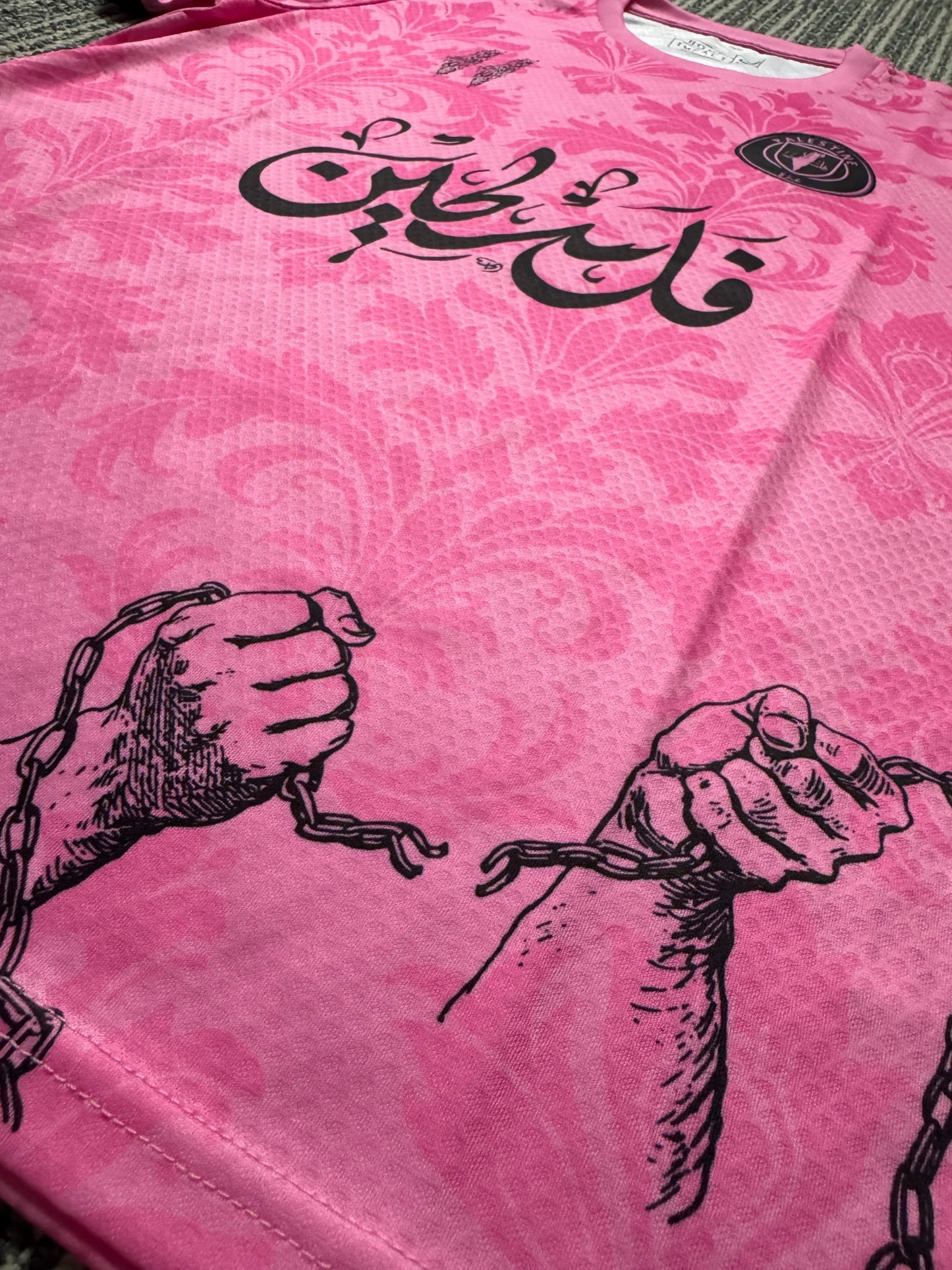 Maillot Palestine Rose Bonbon - Porté